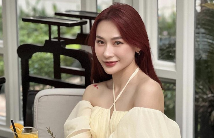 Trên trang cá nhân có hàng chục ngàn lượt theo dõi, bạn gái Văn Thanh thường xuyên khoe vẻ gợi cảm khi mặc bikini.