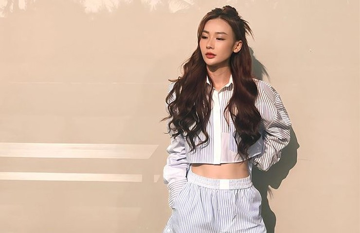 Cô tên là Lê Ngọc Ánh, hiện tại đang sinh sống ở TP.HCM và làm việc ở ngân hàng. Ngoài ra, cô còn kinh doanh trong lĩnh vực thời trang, làm đẹp.