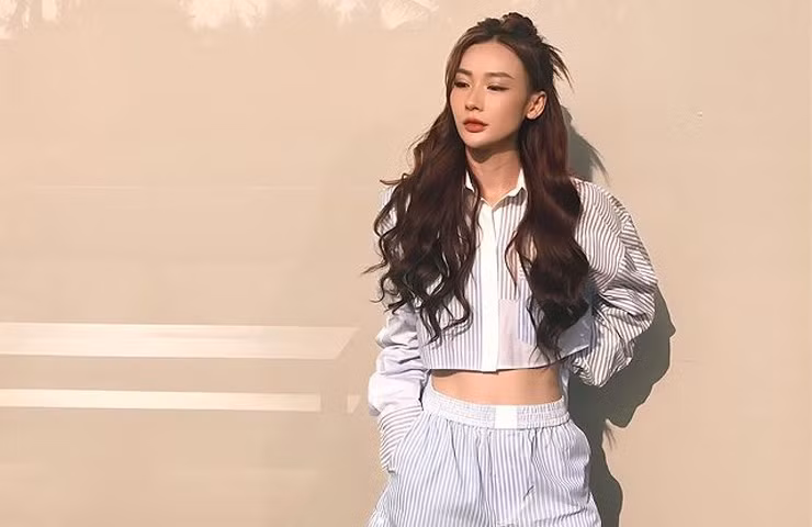 Cô tên là Lê Ngọc Ánh, hiện tại đang sinh sống ở TP.HCM và làm việc ở ngân hàng. Ngoài ra, cô còn kinh doanh trong lĩnh vực thời trang, làm đẹp.