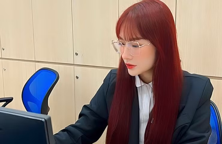 Bạn gái Văn Thanh được khen ngợi có gương mặt đẹp, thân hình thon mảnh, cân đối.