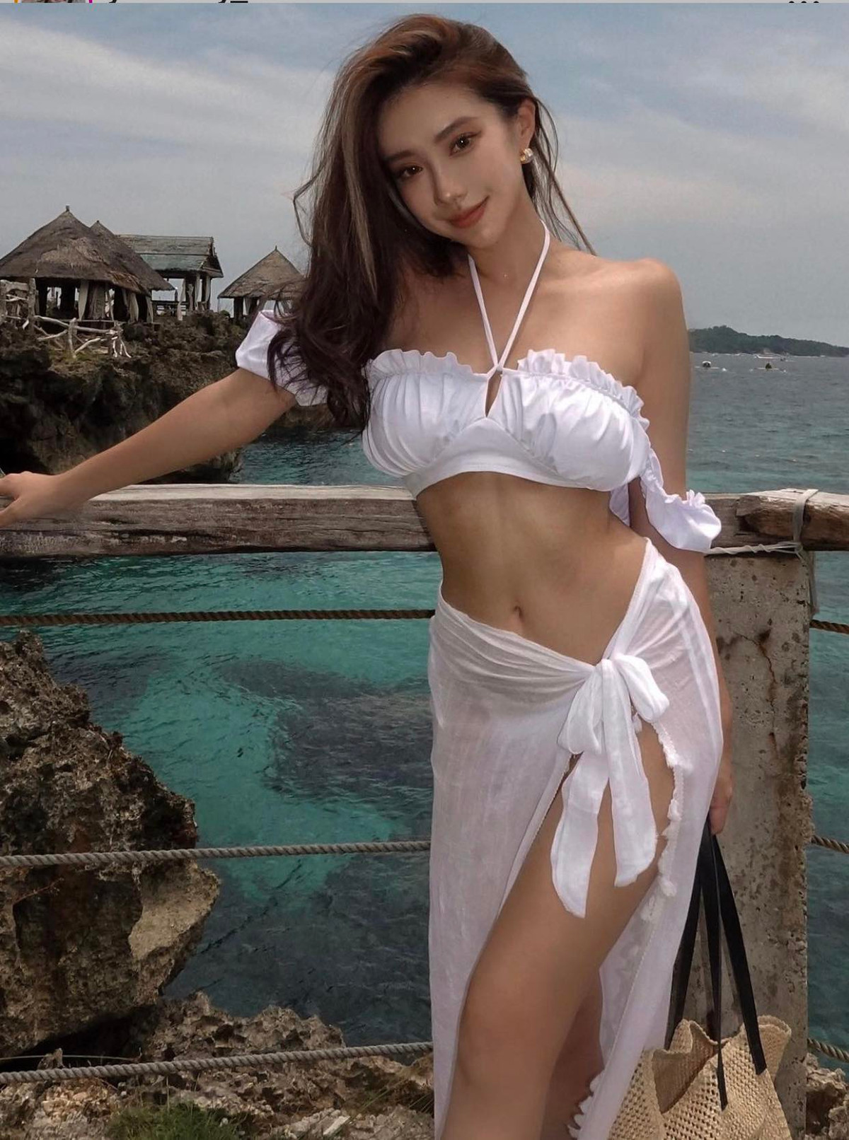 Cô nàng theo đuổi phong cách hiện đại, phóng khoáng, trưởng thành và quyến rũ.