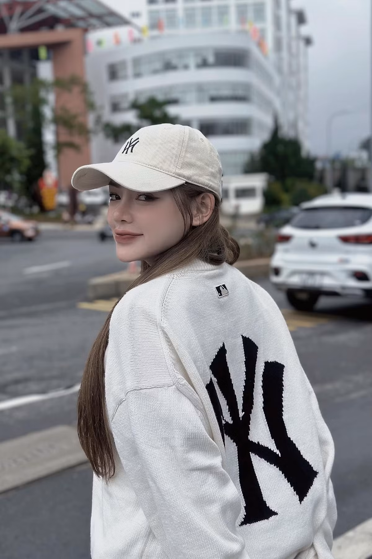 Với công việc là dancer, cô theo đuổi phong cách quyến rũ đầy mới mẻ thu hút vô số người.