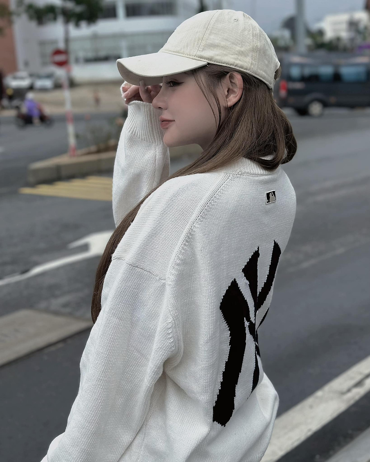 Cô luôn diện những mẫu váy áo thời thượng, bắt mắt cộng với vóc dáng cân đối, hot TikToker Na Thỏ nhanh chóng trở thành xu hướng cho các cô gái trẻ.