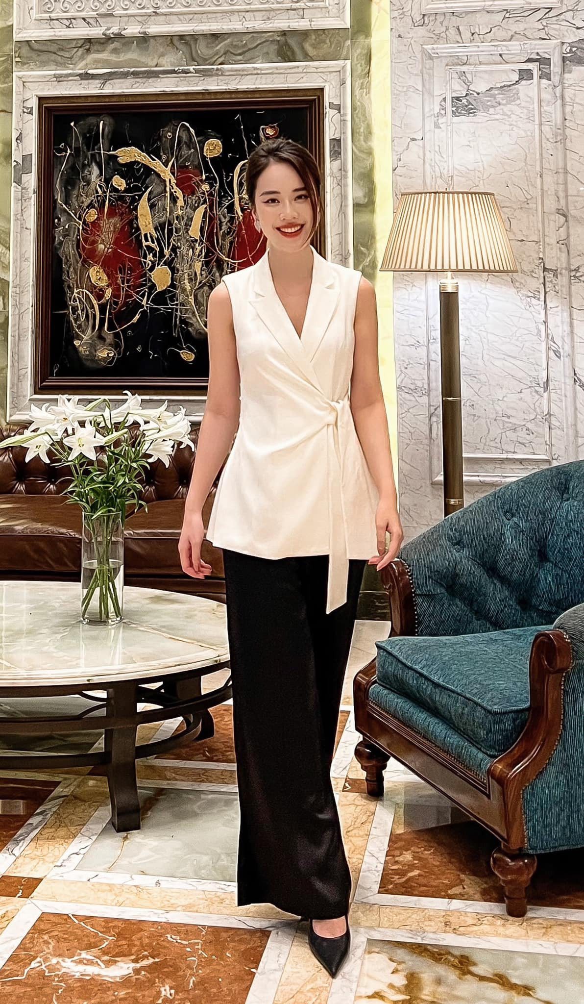 Nữ MC tiết lộ thêm rằng chồng mình đã tốt nghiệp tiến sĩ, theo con đường học vấn và đang là công chức nhà nước, không phải doanh nhân hay đại gia như mọi người từng đồn. Ảnh: FBNV