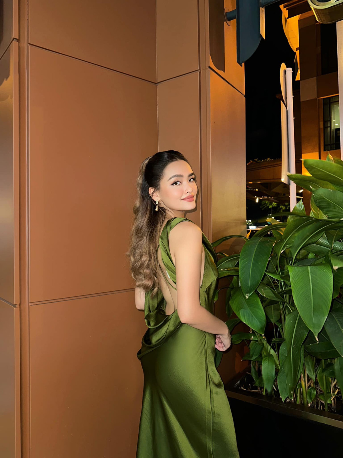 Công việc hiện tại của Linda Ngô là một nhà sáng tạo nội dung đa nền tảng. Không chỉ sở hữu kênh TikTok triệu người theo dõi, kênh YouTube của Linda (và chồng) hiện cũng đang có gần 1 triệu người đăng ký.