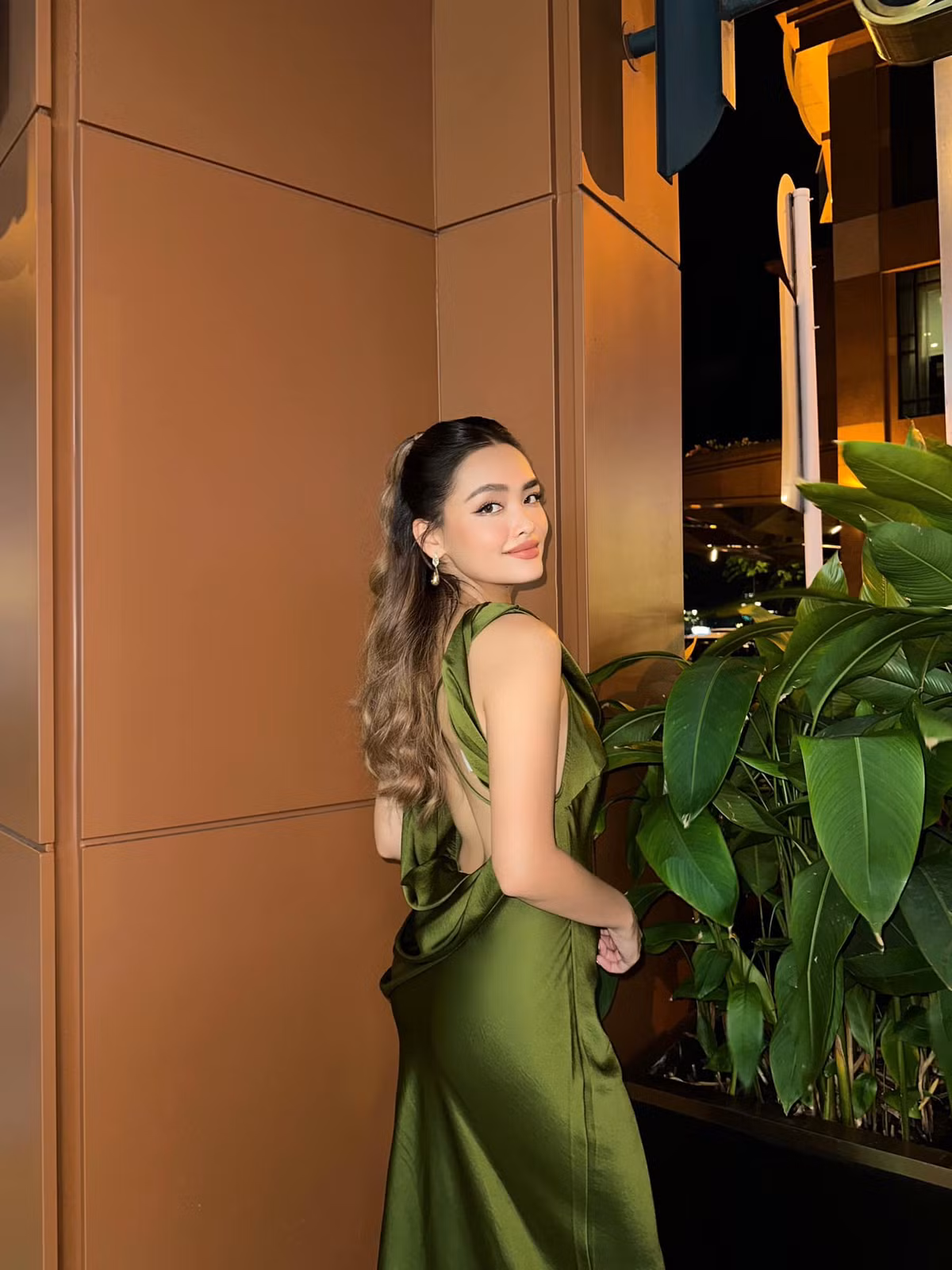 Công việc hiện tại của Linda Ngô là một nhà sáng tạo nội dung đa nền tảng. Không chỉ sở hữu kênh TikTok triệu người theo dõi, kênh YouTube của Linda (và chồng) hiện cũng đang có gần 1 triệu người đăng ký.