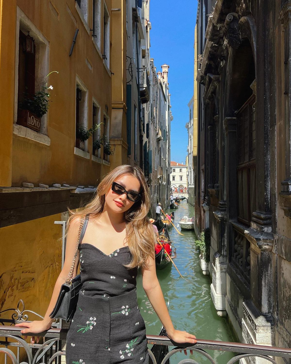 Vậy nên, dù được sinh ra trong gia đình có điều kiện nhưng Linda không lựa chọn dựa dẫm vào bố mẹ. Ảnh: FBNV