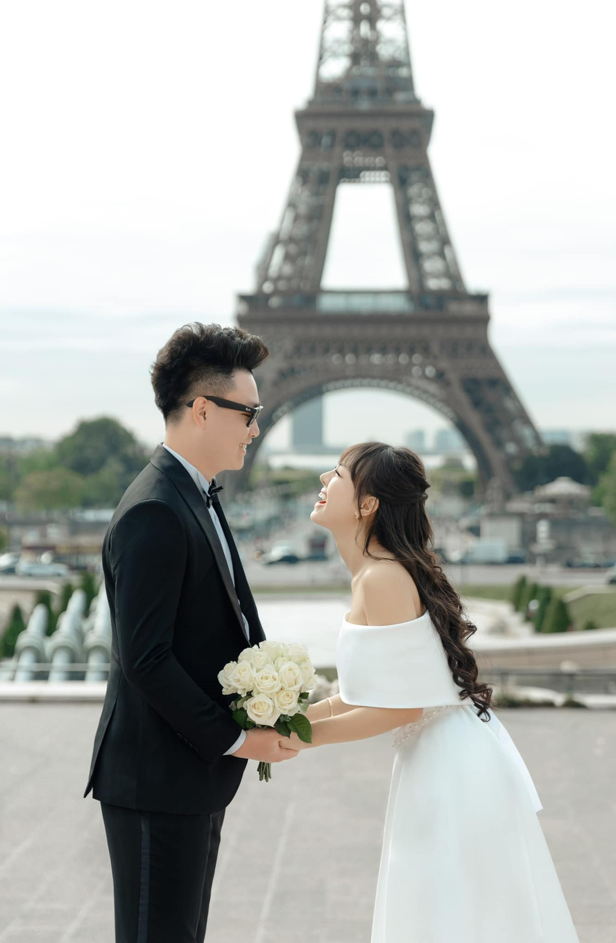 Mới đây, MC Ngô Thảo Trang nhá hàng trước ảnh cưới tuyệt đẹp của mình khi chụp tại Pháp. Đính kèm, nữ MC còn chia sẻ vài dòng tâm sự về "nửa kia", đồng thời gửi lời cảm ơn đến bố mẹ, gia đình.