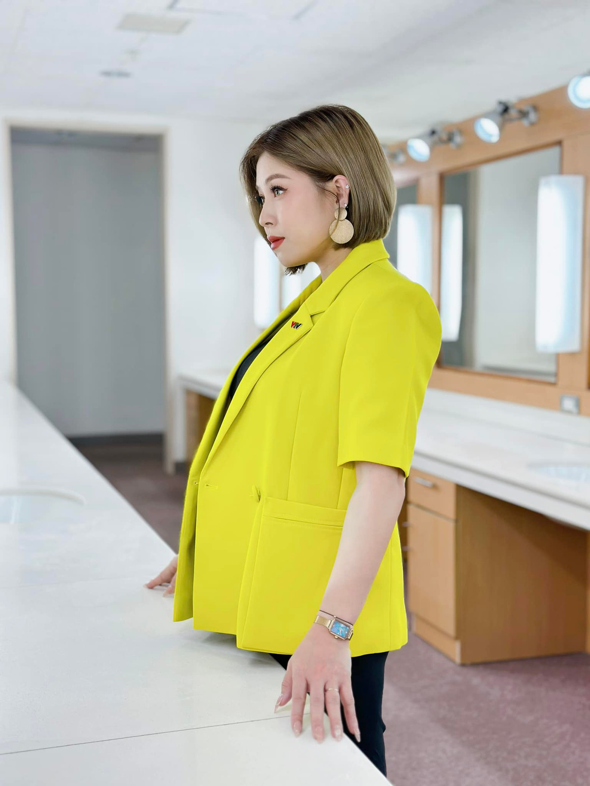 Mỗi bộ ảnh có phong cách khác nhau, tuy nhiên khí chất ngút trời của mẹ bầu Hoàng Linh là không thể đánh bại.