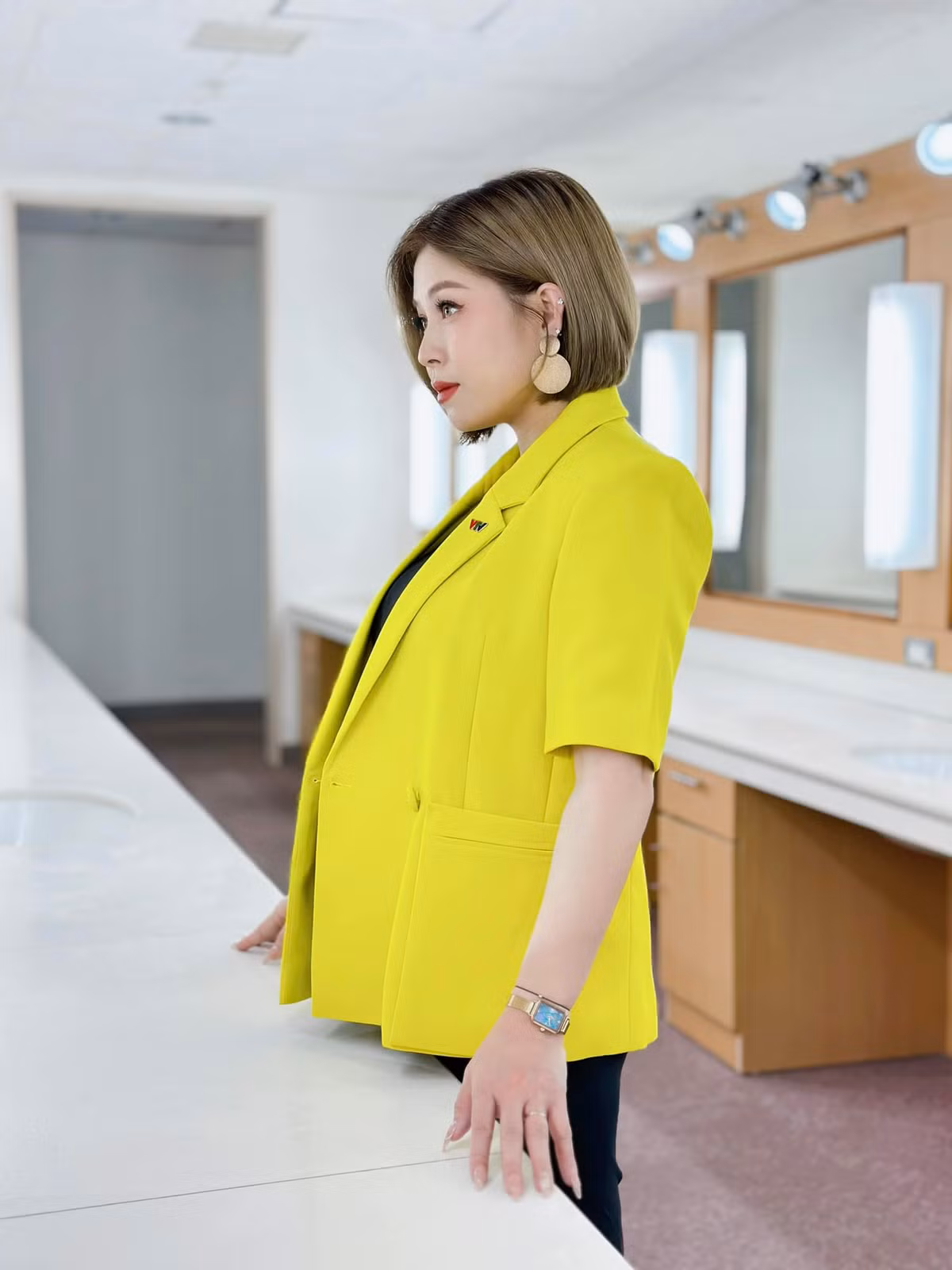 Mỗi bộ ảnh có phong cách khác nhau, tuy nhiên khí chất ngút trời của mẹ bầu Hoàng Linh là không thể đánh bại.