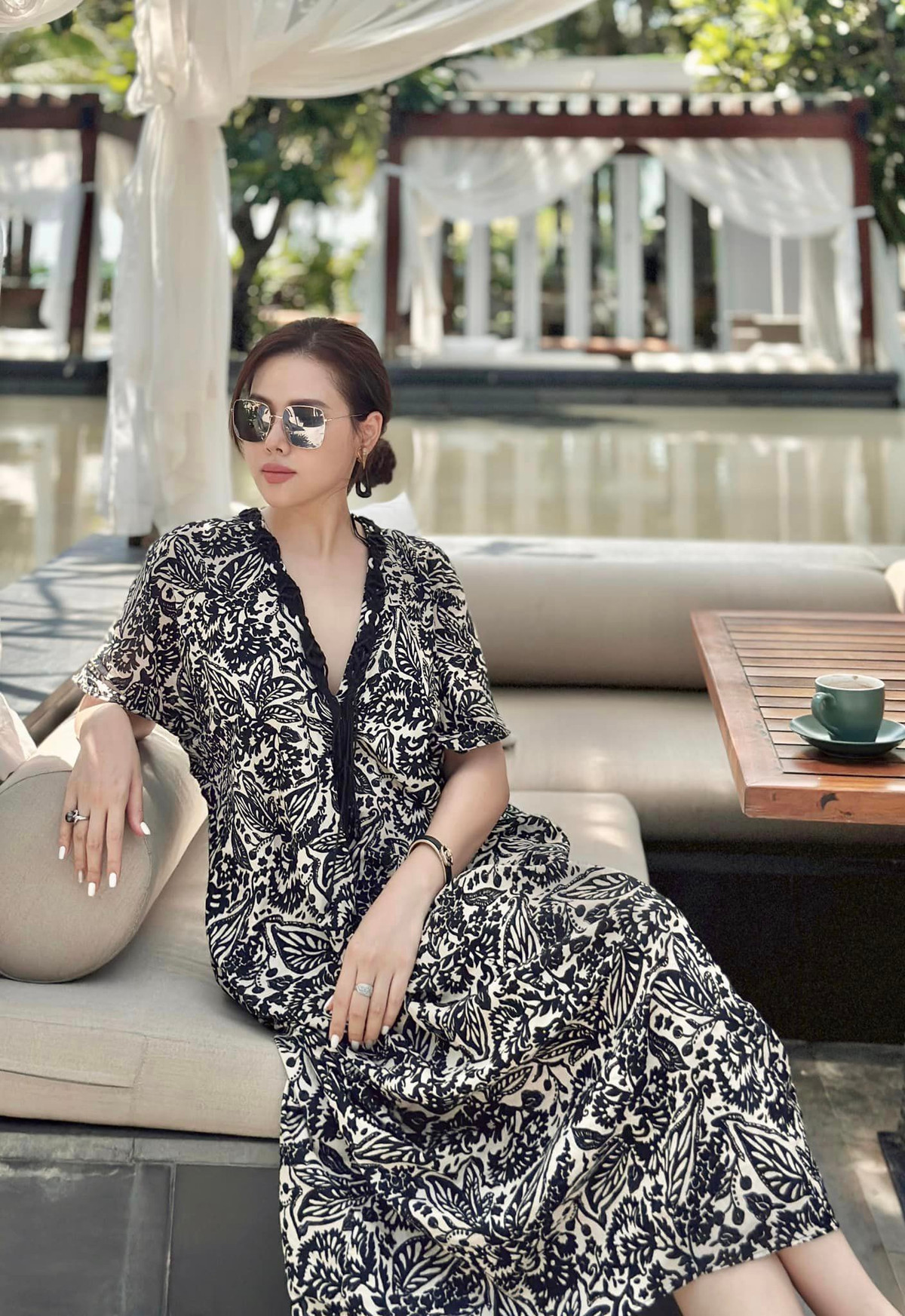  Phanh Lee được biết tới là một diễn viên truyền hình, sau đó cô lập gia đình với chồng thiếu gia.