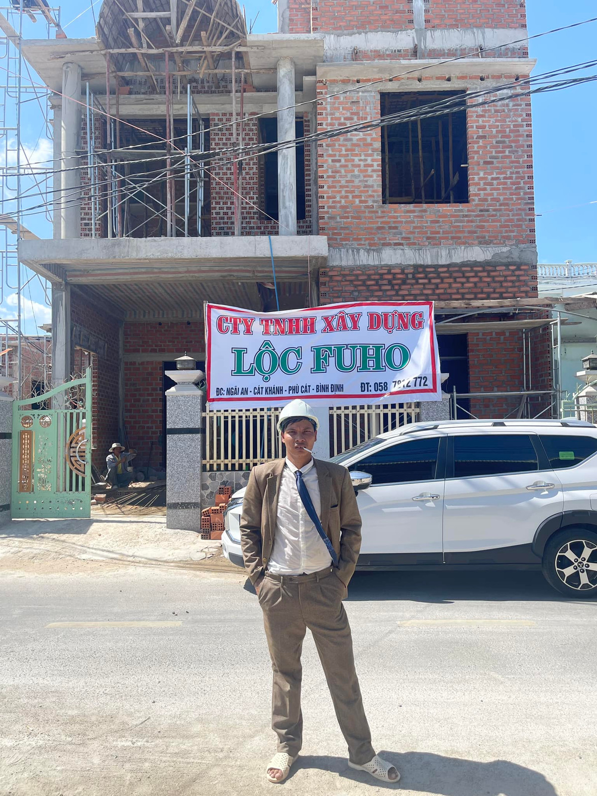 Mới đây nhất, Lộc Fuho khiến netizen trầm trồ khi khoe cơ ngơi mới bề thế, hoành tráng. Theo đó, anh đang trong giai đoạn hoàn thiện Công ty TNHH Xây Dựng Lộc Fuho tại quê vợ ở Bình Định.