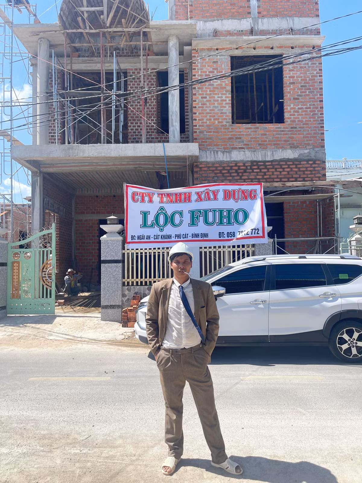 Mới đây nhất, Lộc Fuho khiến netizen trầm trồ khi khoe cơ ngơi mới bề thế, hoành tráng. Theo đó, anh đang trong giai đoạn hoàn thiện Công ty TNHH Xây Dựng Lộc Fuho tại quê vợ ở Bình Định.