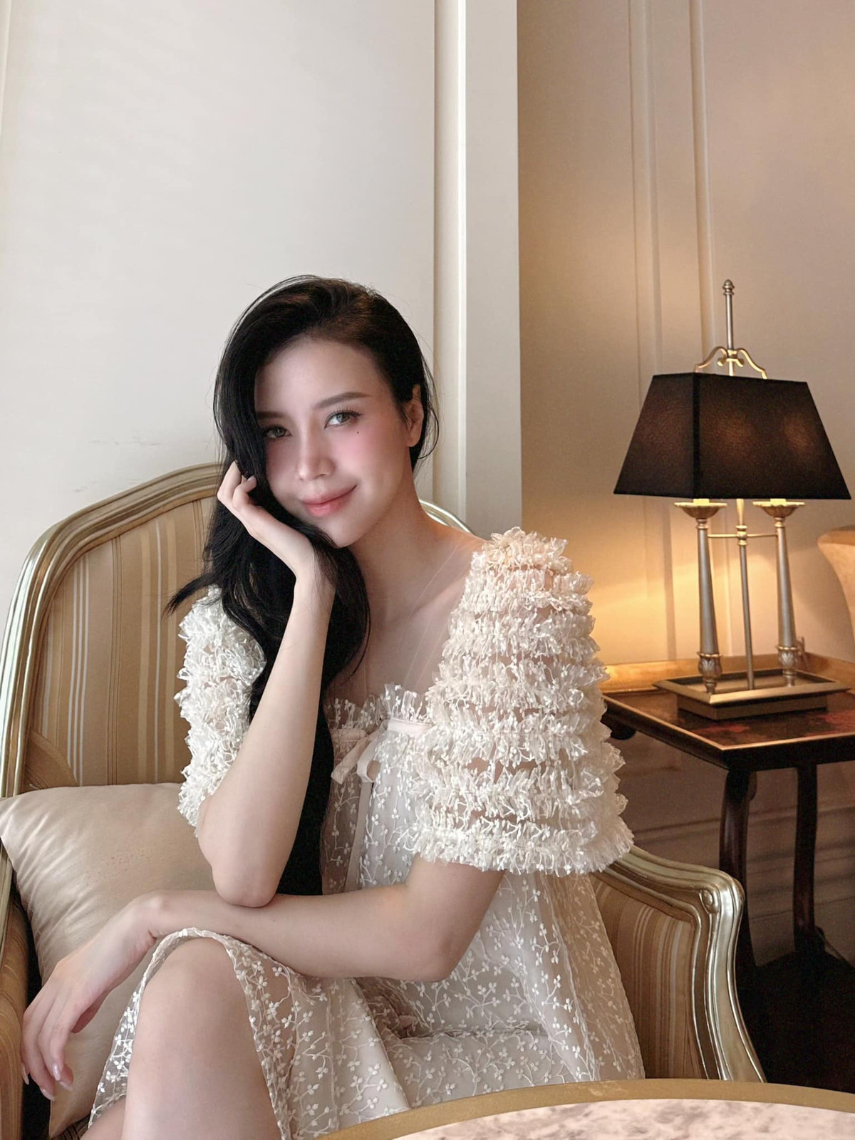 Năm 2017, gái xinh 9X trở thành Quán quân The Look và trở thành người mẫu lookbook. Bên cạnh đó, người đẹp còn tham gia đóng trong các MV ca nhạc, phim truyền hình.