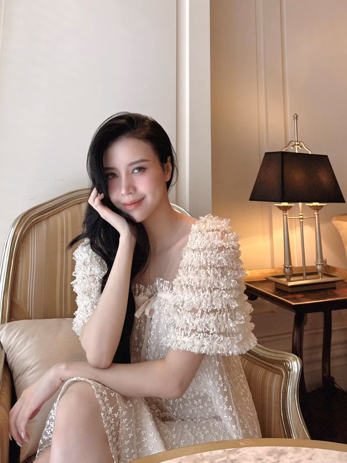 Năm 2017, gái xinh 9X trở thành Quán quân The Look và trở thành người mẫu lookbook. Bên cạnh đó, người đẹp còn tham gia đóng trong các MV ca nhạc, phim truyền hình.