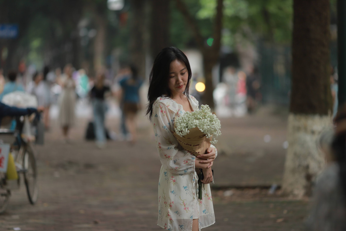 Mỗi dịp Hà Nội bước vào mùa thu, việc check in đường Phan Đình Phùng như một trào lưu của nhiều bạn trẻ đam mê "sống ảo".