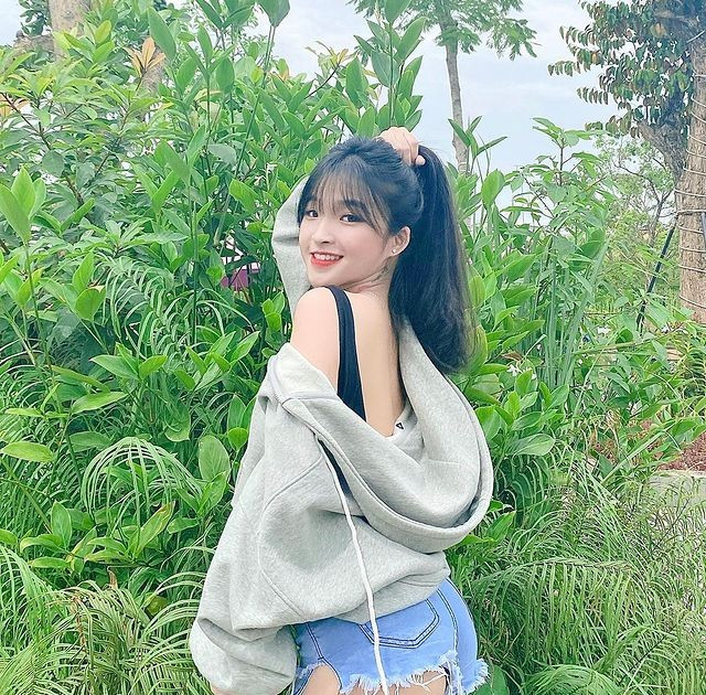 Nhờ vậy, cô tự tin mặc đẹp nhiều kiểu trang phục. Bảo Trân cũng tiết lộ, nhờ biệt danh "thiên thần áo dài" mà cô được nhiều người biết đến.