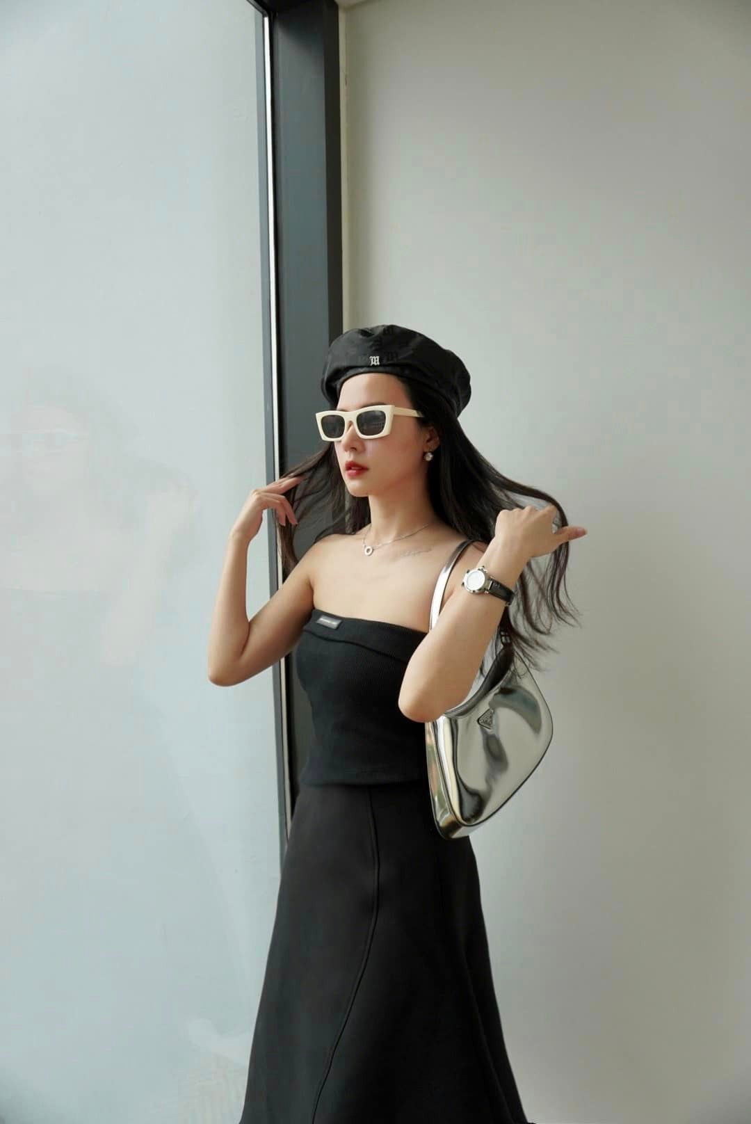 Thân hình đồng hồ cát của "thần tiên tỷ tỷ" có thể nói là chẳng thua bất kỳ mỹ nhân nào trong Vbiz.