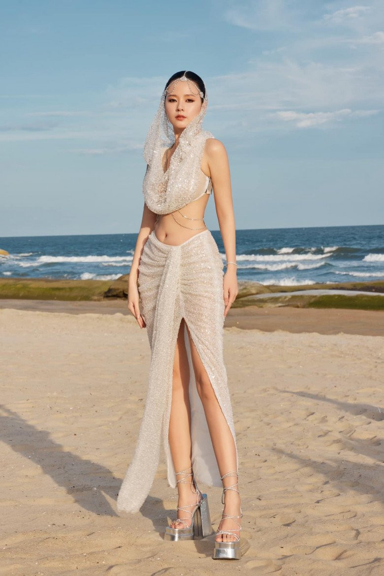 Mỗi lần xuất hiện, nàng hot girl được nhiều người khen ngợi đẹp chẳng thua hình tượng những nữ thần.