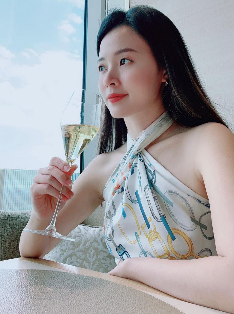 Sau khi những bức ảnh trên được chia sẻ, Midu nhận về rất nhiều lời khen có cánh từ cộng đồng mạng.