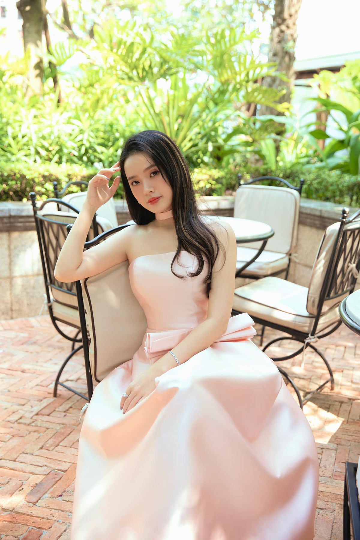 Trong đó, không ít người muốn cô nàng đăng nốt bộ ảnh gốc để có cơ hội "đối chứng" với các ảnh anime.