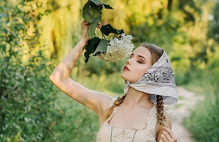 Anna Grudina không ngừng thử sức với nhiều phong cách khác nhau, đặc biệt, những bộ ảnh chụp phong cách "nàng thơ" của cô được khán giả ủng hộ.