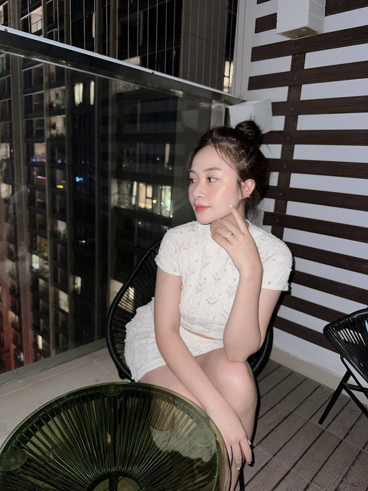 Cô nàng kết hôn với Văn Đức vào năm 2020. Trong 3 năm, Võ Nhật Linh hạ sinh 2 người con.