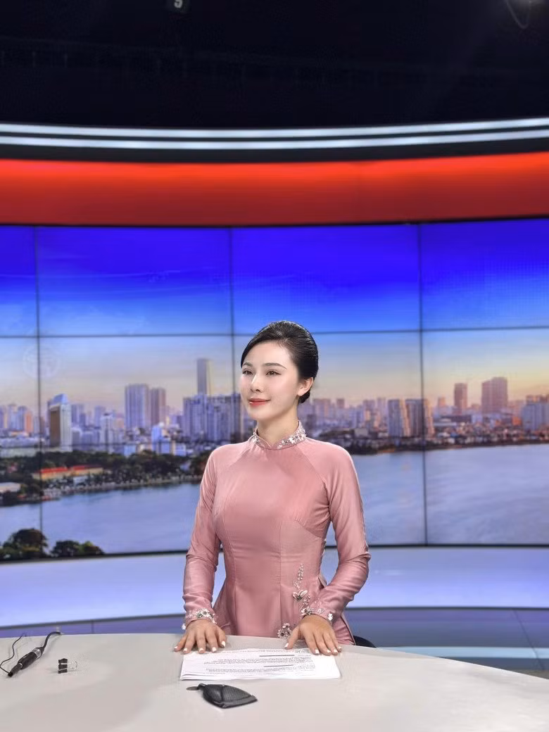 Sở hữu chất giọng khỏe, lối dẫn dắt tự nhiên, cùng nhan sắc xinh đẹp, MC Minh Anh để lại nhiều ấn tượng với cộng đồng game Liên Quân Mobile, Free Fire. Nhiều fan nam còn ví nữ MC là “Nữ thần Free Fire”.