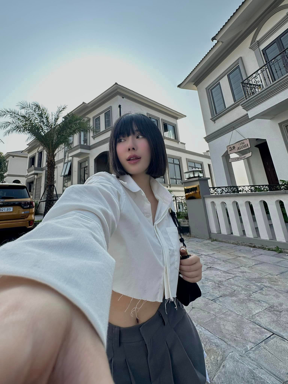 Bên cạnh sắc vóc hình thể, gương mặt xinh đẹp với những đường nét khả ái, ấn tượng của cô cũng "ghi điểm" trong mắt người hâm mộ.