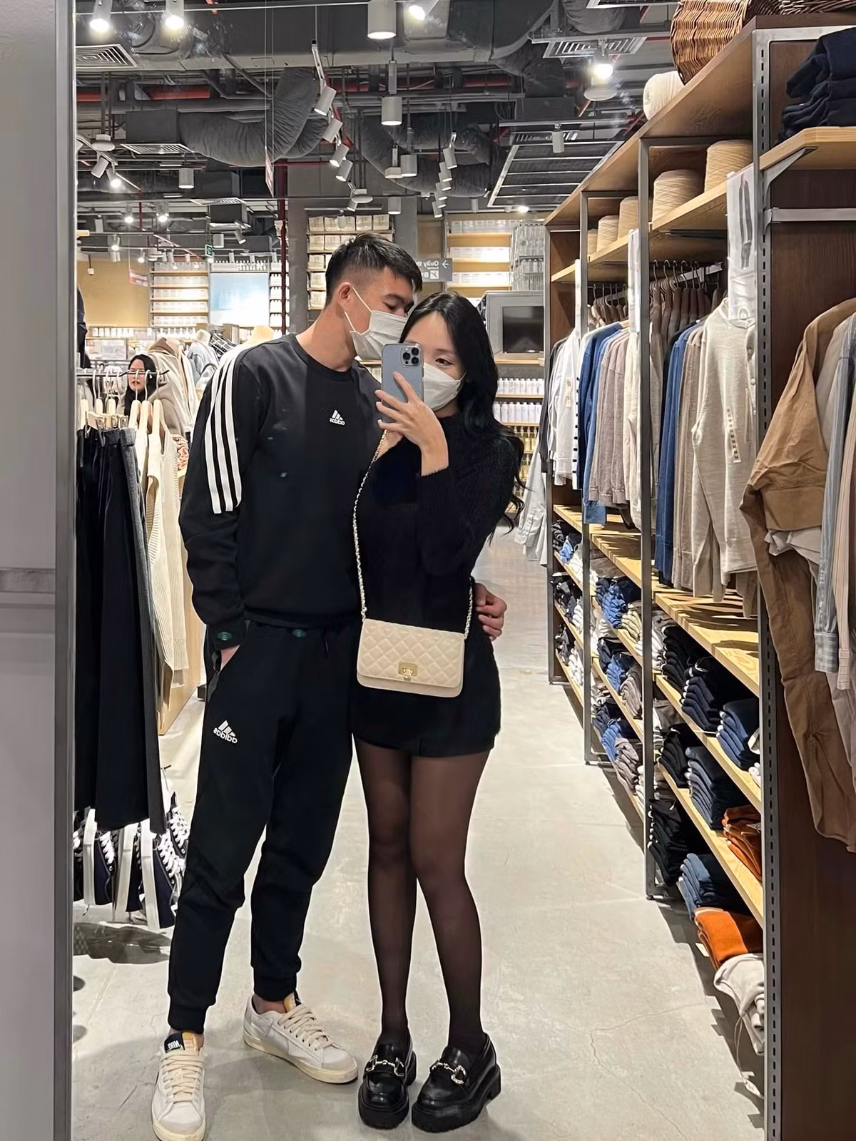 Trong những trận đấu quan trọng có bạn trai, cô luôn có mặt trên khán đài để tiếp thêm sức mạnh tinh thần.