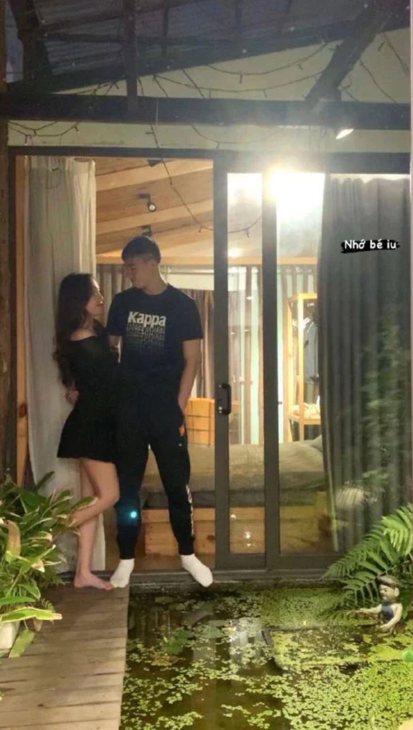 Văn Chuẩn thường dành những lời yêu thương cho bạn gái và chia sẻ khoảnh khắc tình tứ lên MXH.