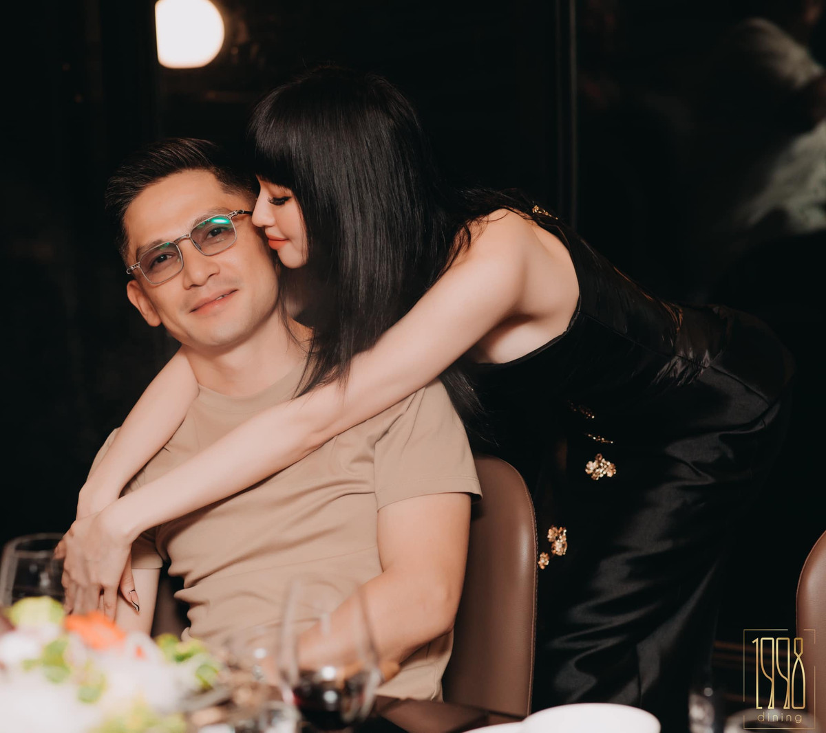 Mới đây, cựu hot girl Tâm Tít hiếm hoi đăng ảnh chồng và chia sẻ: "Em yêu anh! Vì anh em thay đổi".