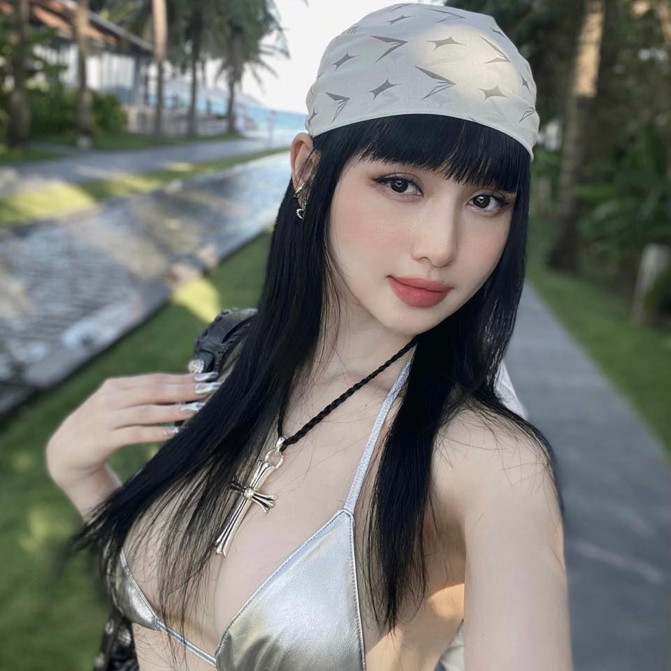 Bà mẹ 2 con được ông xã chiều chuộng, tặng loạt quà đắt tiền, thường xuyên du lịch sang chảnh.