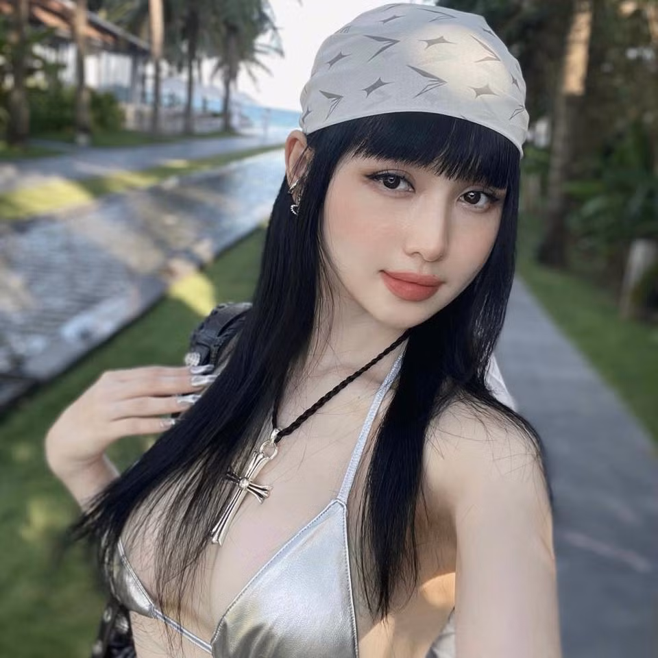 Bà mẹ 2 con được ông xã chiều chuộng, tặng loạt quà đắt tiền, thường xuyên du lịch sang chảnh.