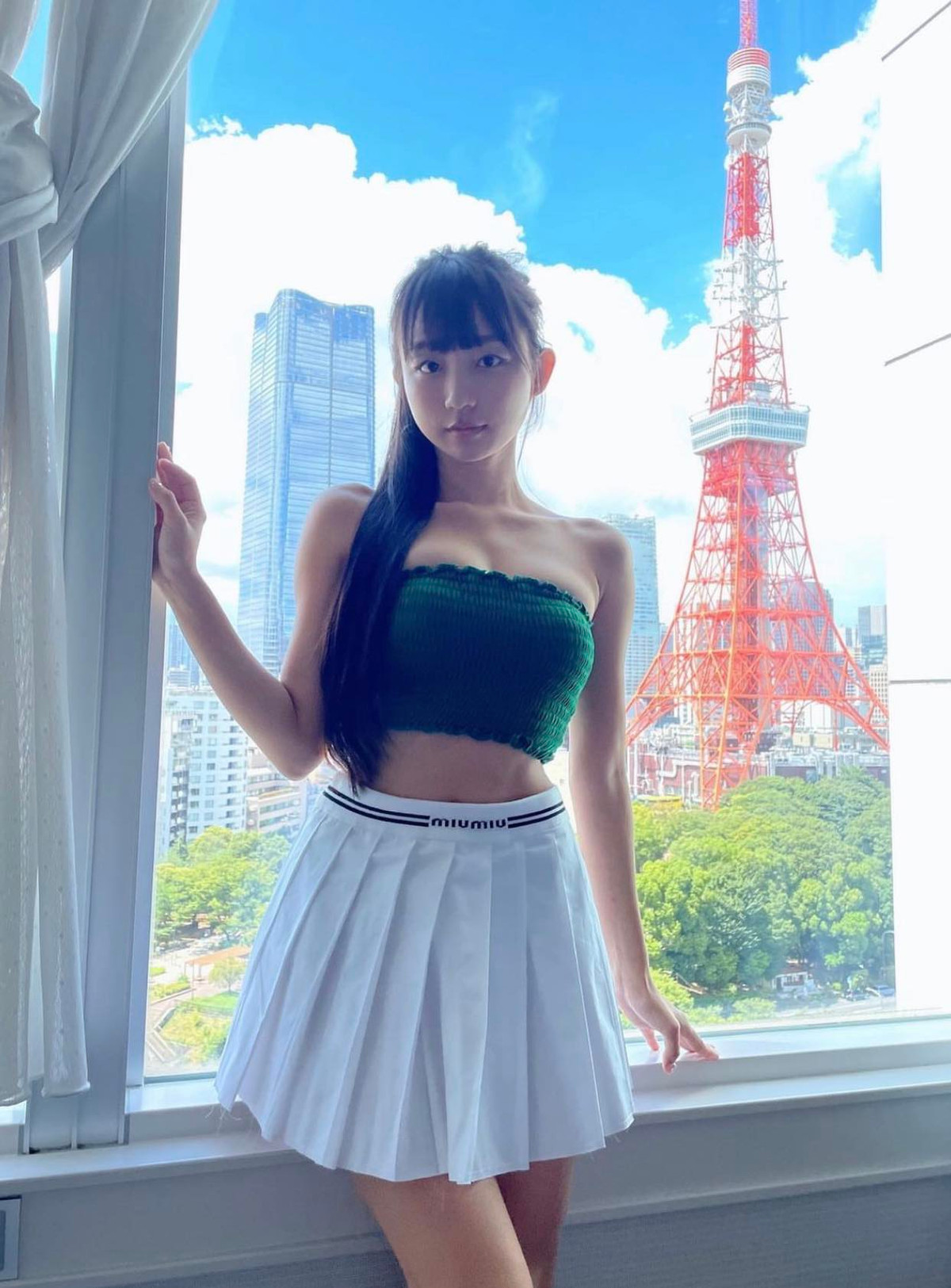 Chọn hình ảnh gợi cảm để phát triển, có thể thấy cô nàng đã có quyết định đúng đắn.