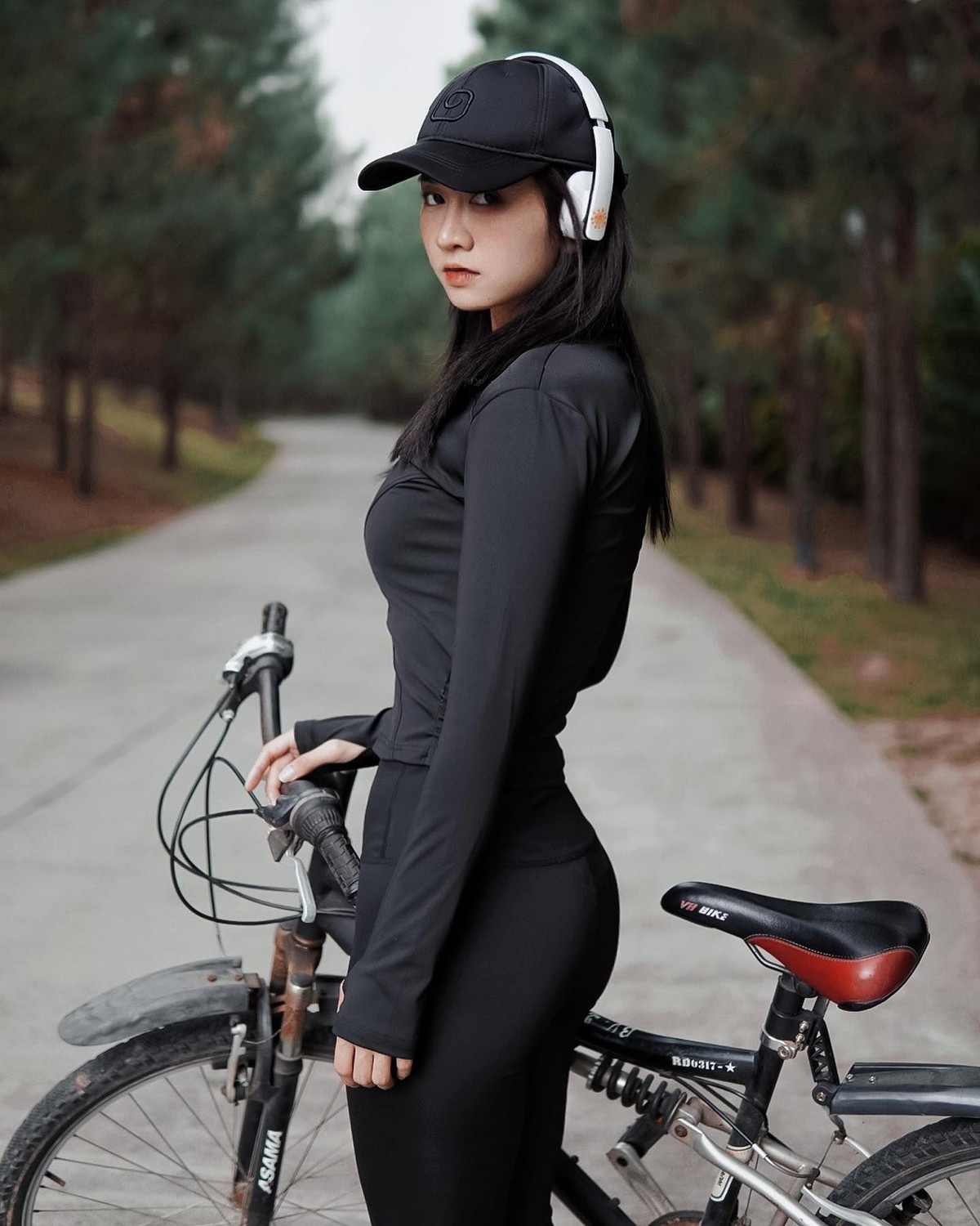 Song khi đi thi hoa hậu, các con số này đã thay đổi. Cô được BTC công bố chiều cao 1,67m, số đo ba vòng 86-59-93 cm.