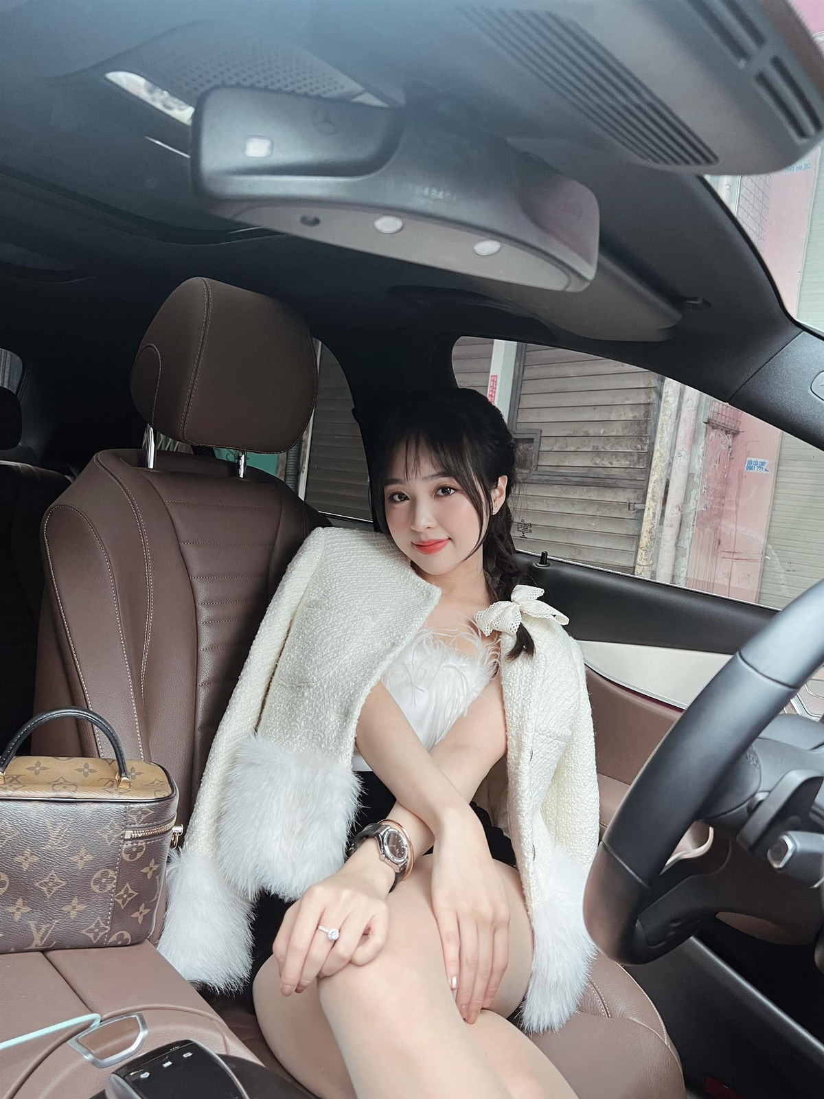 Cô trở thành người mẫu ảnh ăn khách, nhận được vô số lời mời chụp ảnh quảng cáo. Ảnh: Tổng hợp