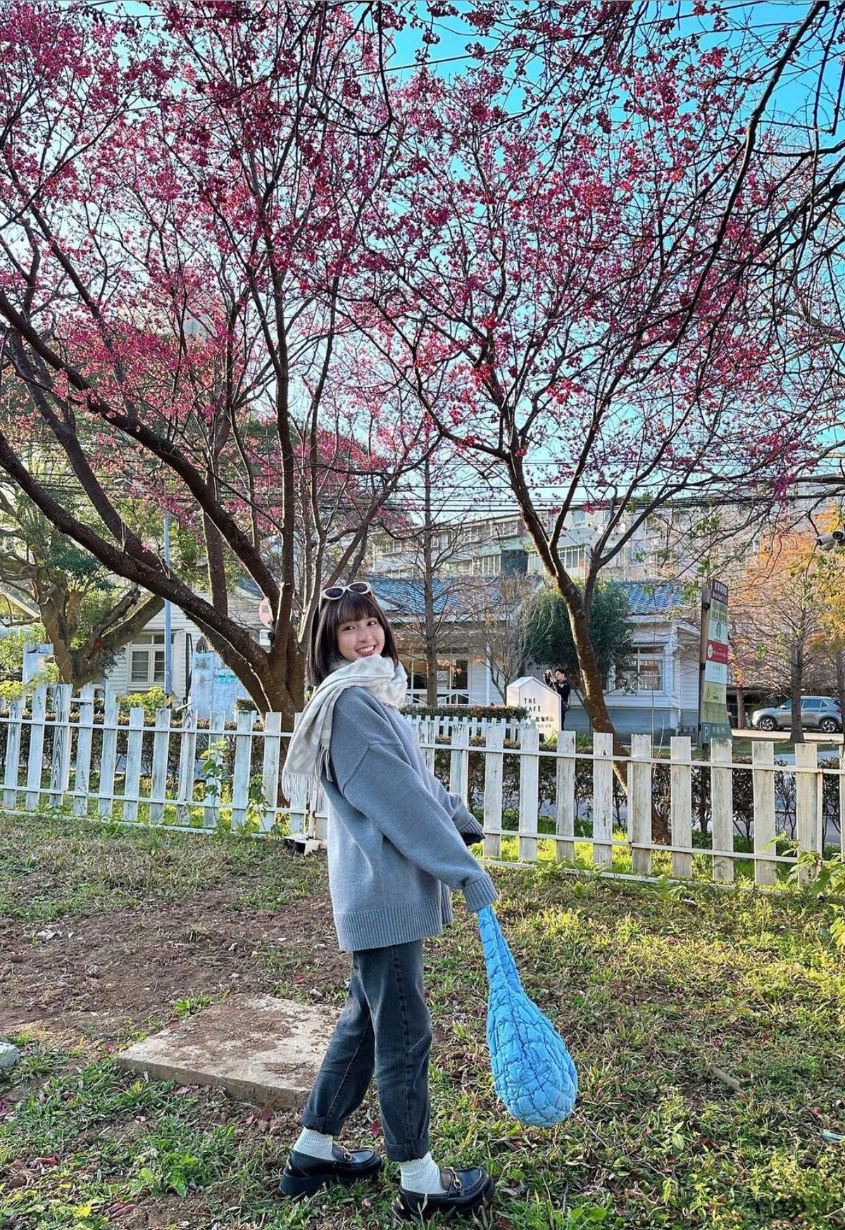 Không chỉ có vũ đạo đẹp mắt, cô nàng còn "đốn tim" người hâm mộ bằng nụ cười tươi, biểu cảm tinh nghịch và vóc dáng gợi cảm.