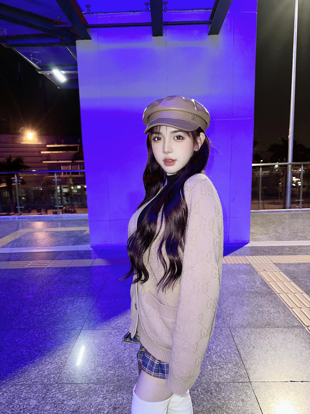 Cô nàng được nhận xét là xinh đẹp không tì vết với làn da trắng sứ, body nuột nà.