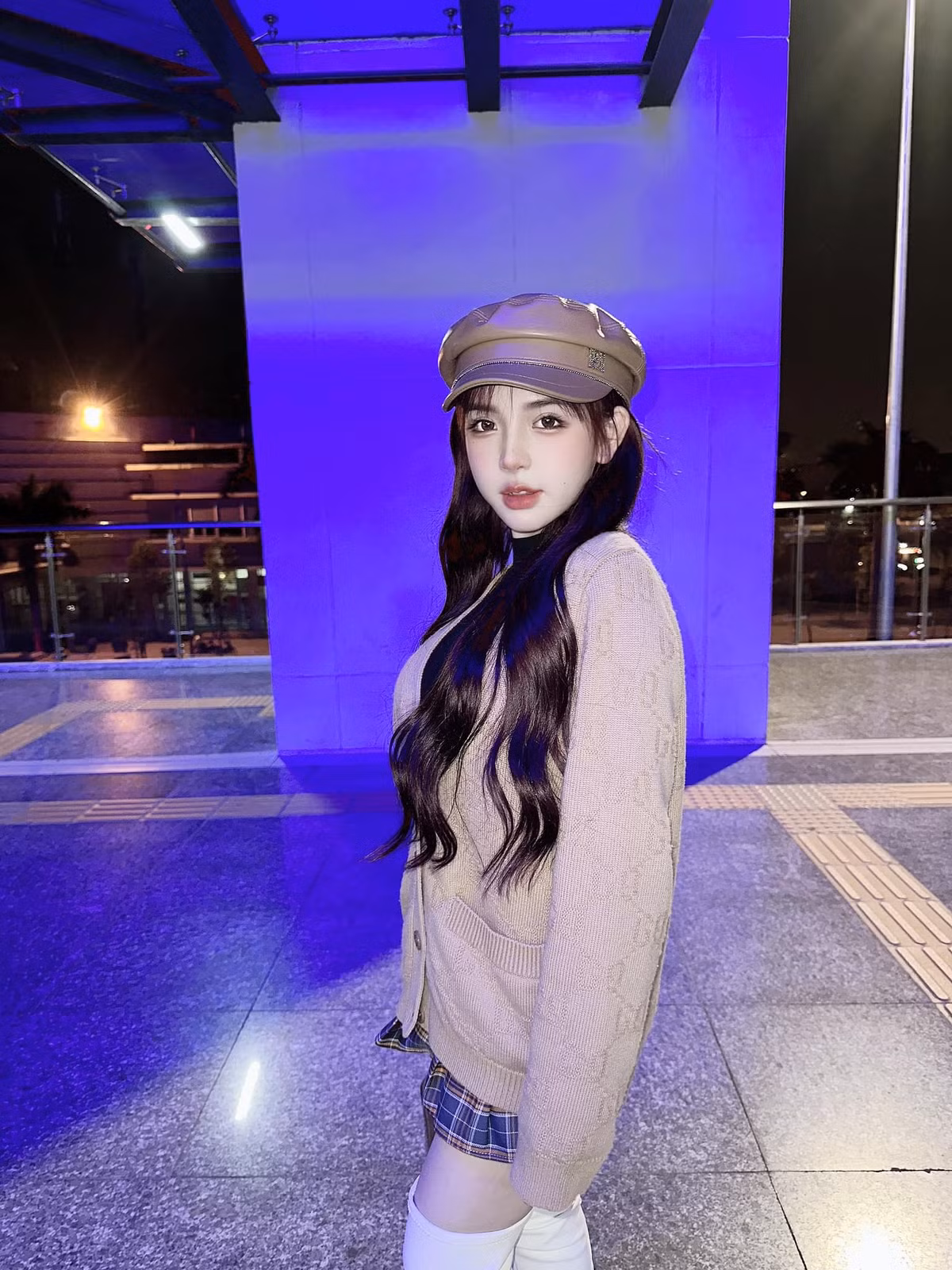 Cô nàng được nhận xét là xinh đẹp không tì vết với làn da trắng sứ, body nuột nà.