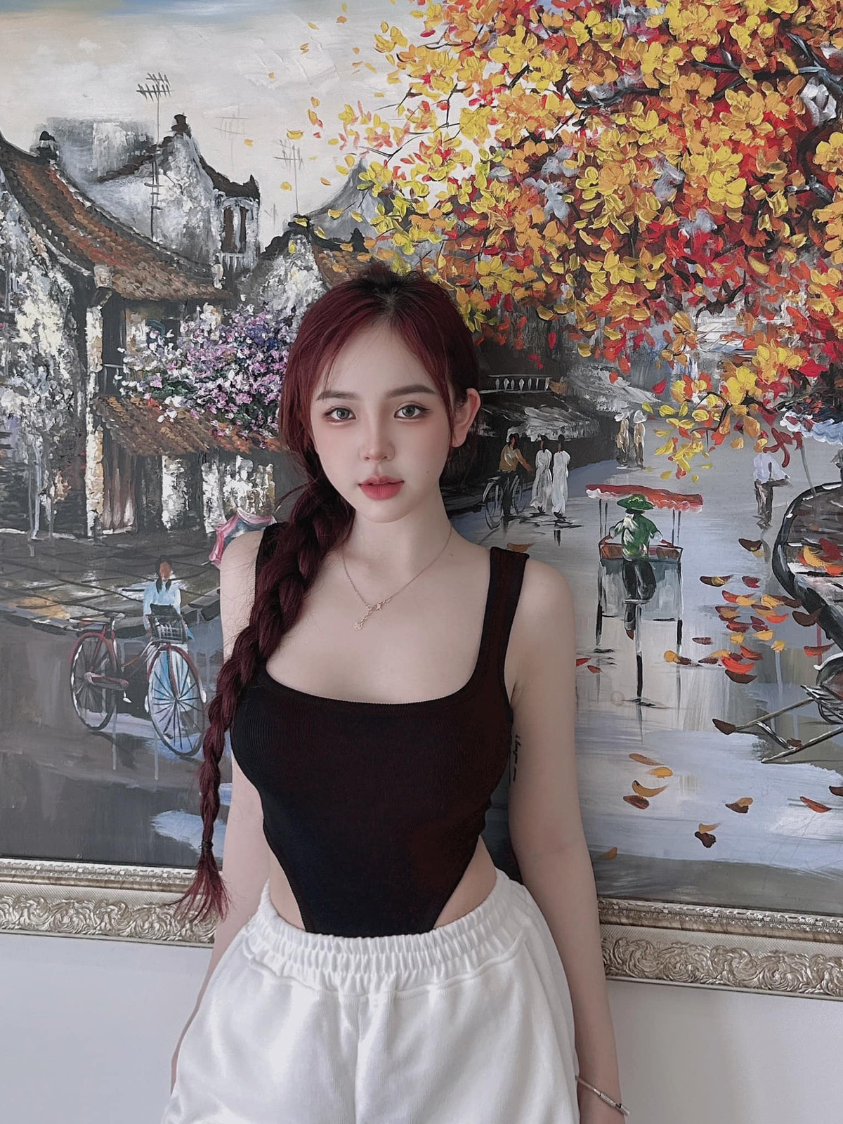 Gái xinh ở tuổi 22 sở hữu gương mặt sắc sảo và vóc dáng quyến rũ mê người.