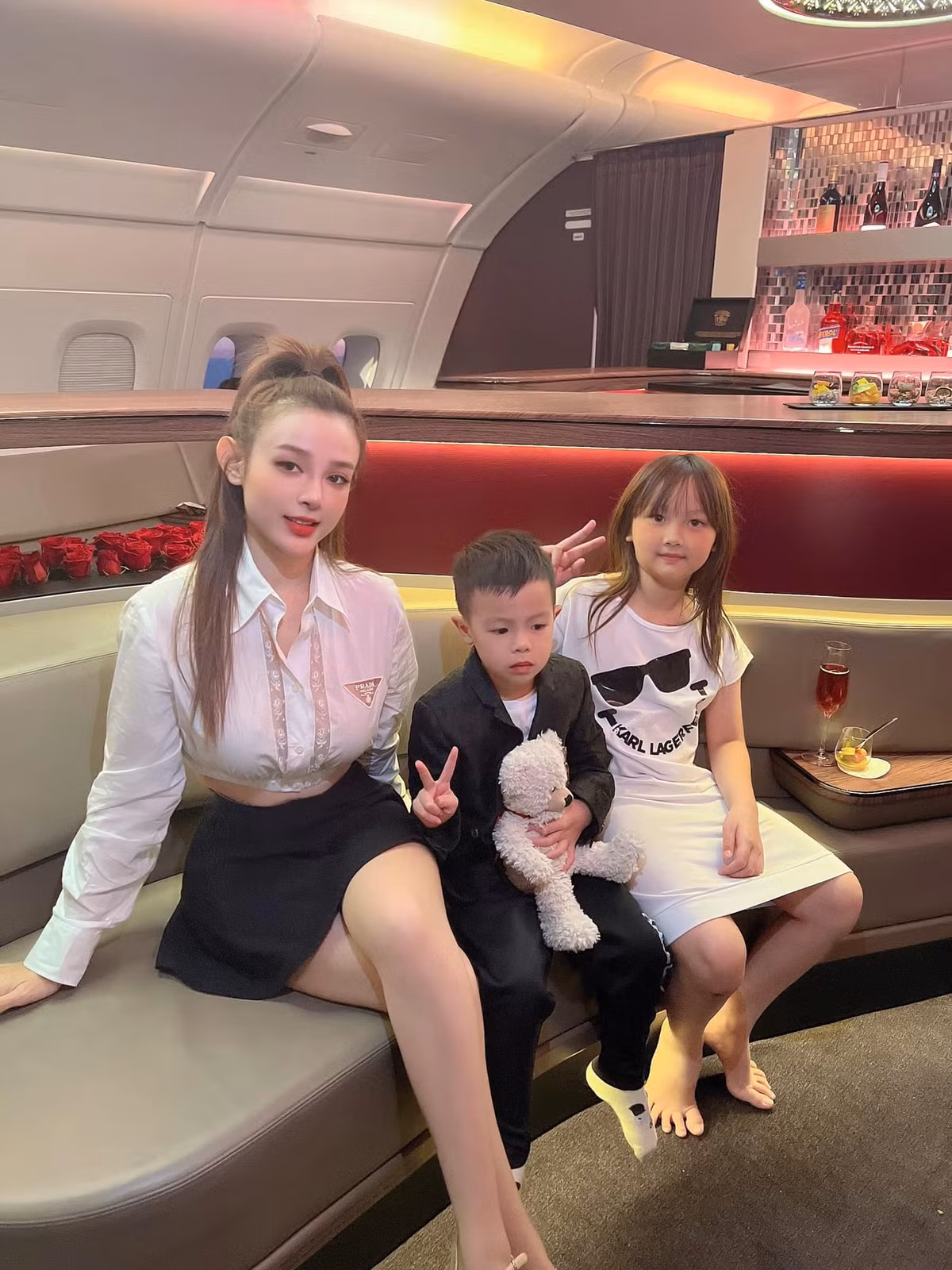  Huyền Baby có lẽ là 1 trong những hot girl Hà Thành đời đầu Nam tiến có cuộc sống viên mãn bậc nhất hiện nay.