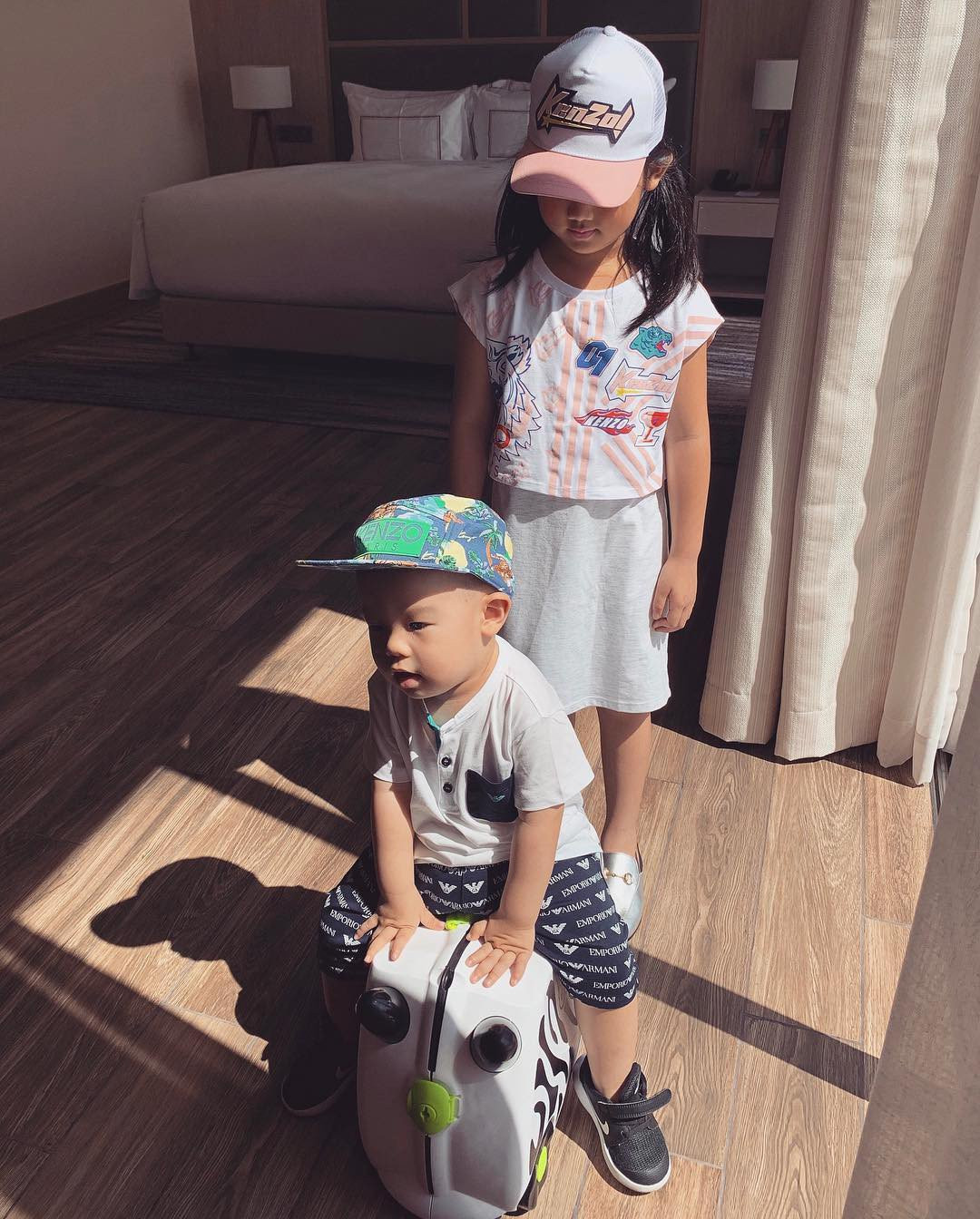 Nhiều người bày tỏ giật mình bởi mới ngày nào còn bé tí hon mà giờ rich kid nhí đã ra dáng lắm rồi.