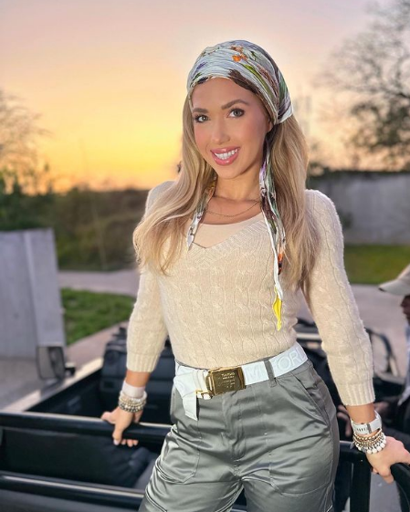 Ái nữ nhà tỷ phú cho hay, cô có tình yêu đặc biệt đối với những món đồ hàng hiệu đắt đỏ.