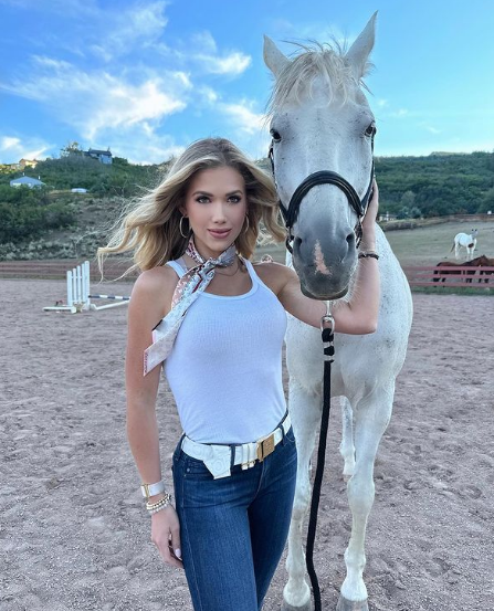 Được biết, Gracie Hunt hiện vẫn tiếp tục theo học thạc sĩ tại Đại học Kansas, Mỹ.