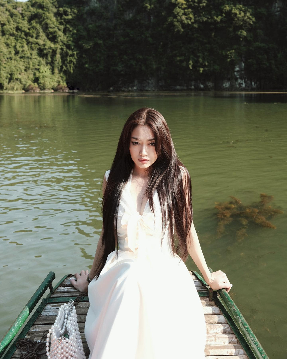 Được biết cô sở hữu khối tài sản khổng lồ. Mua 4 căn nhà ở tuổi 27 và lọt vào danh sách những phụ nữ giàu có không gia cảnh.