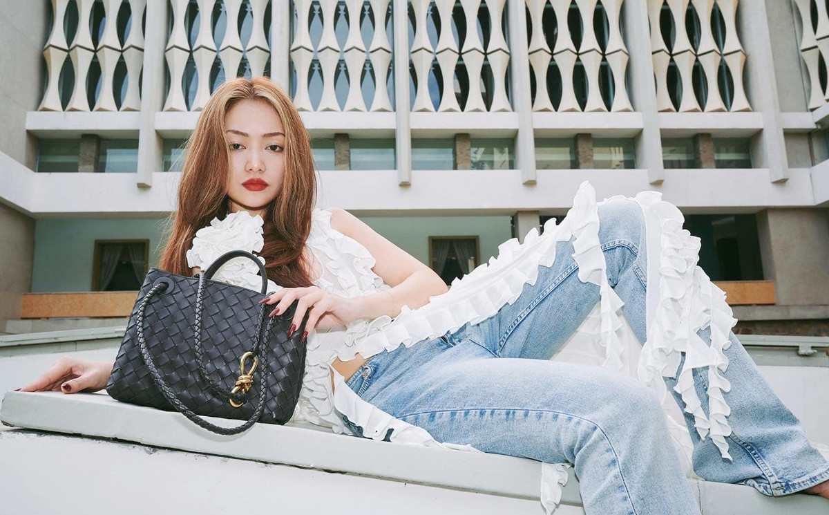 Sở hữu gương mặt xinh đẹp, chiếc cằm Vline cuốn hút giúp Nga Wendy có lượng người hâm mộ đông đảo.