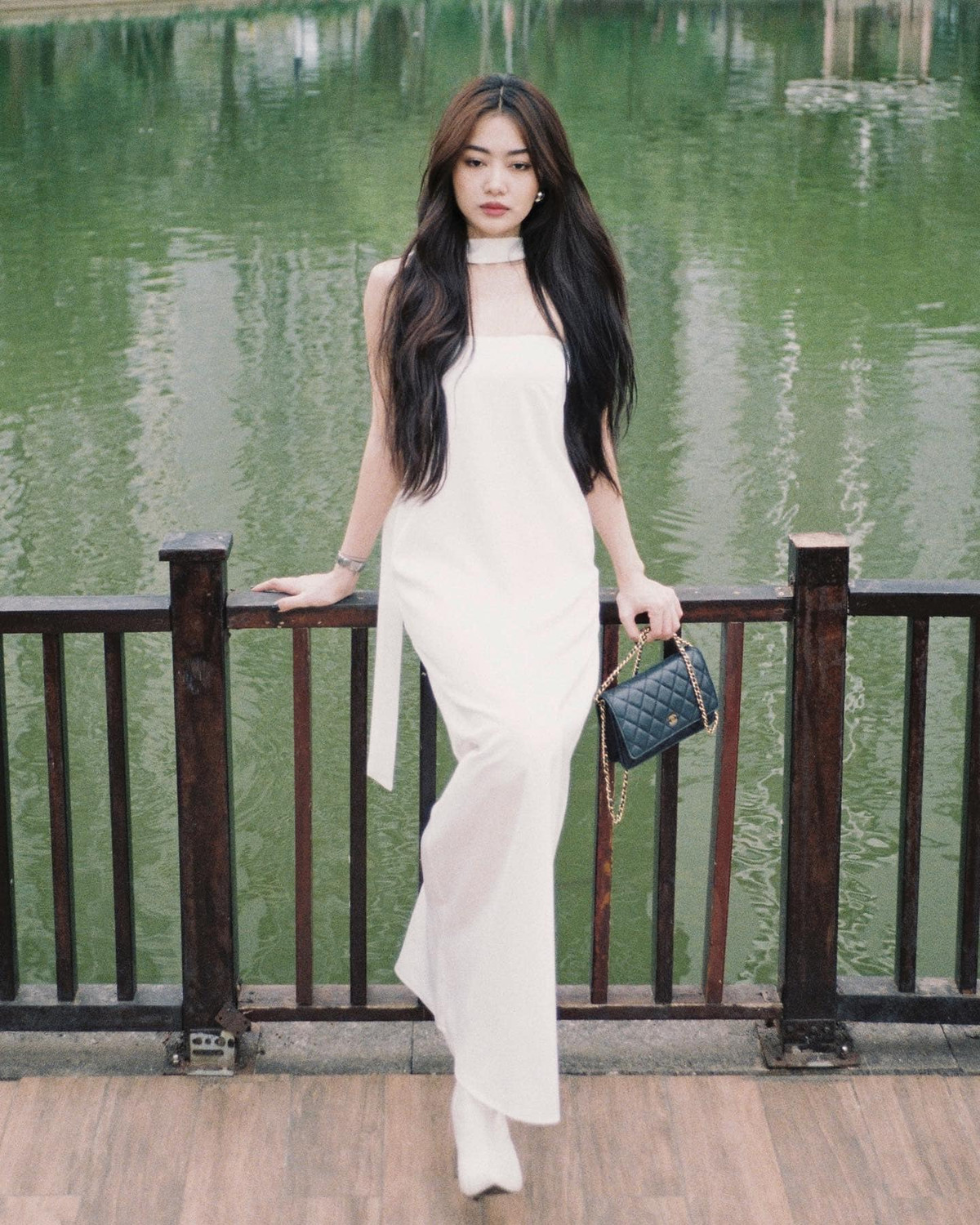 Ngoài ra, công việc kinh doanh bất động sản của cô nàng cũng rất thành công.