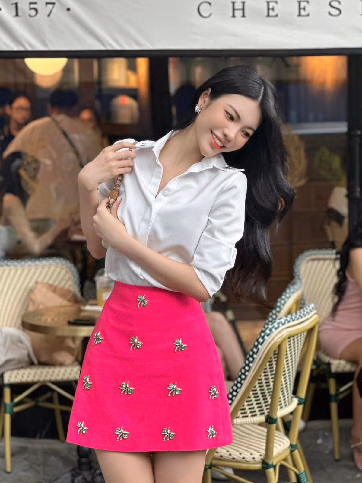 Tường San cũng tiết lộ mình đã phải chăm chỉ tập gym, ăn uống khoa học, lành mạnh để giữ được vóc dáng “hết nước chấm” này.