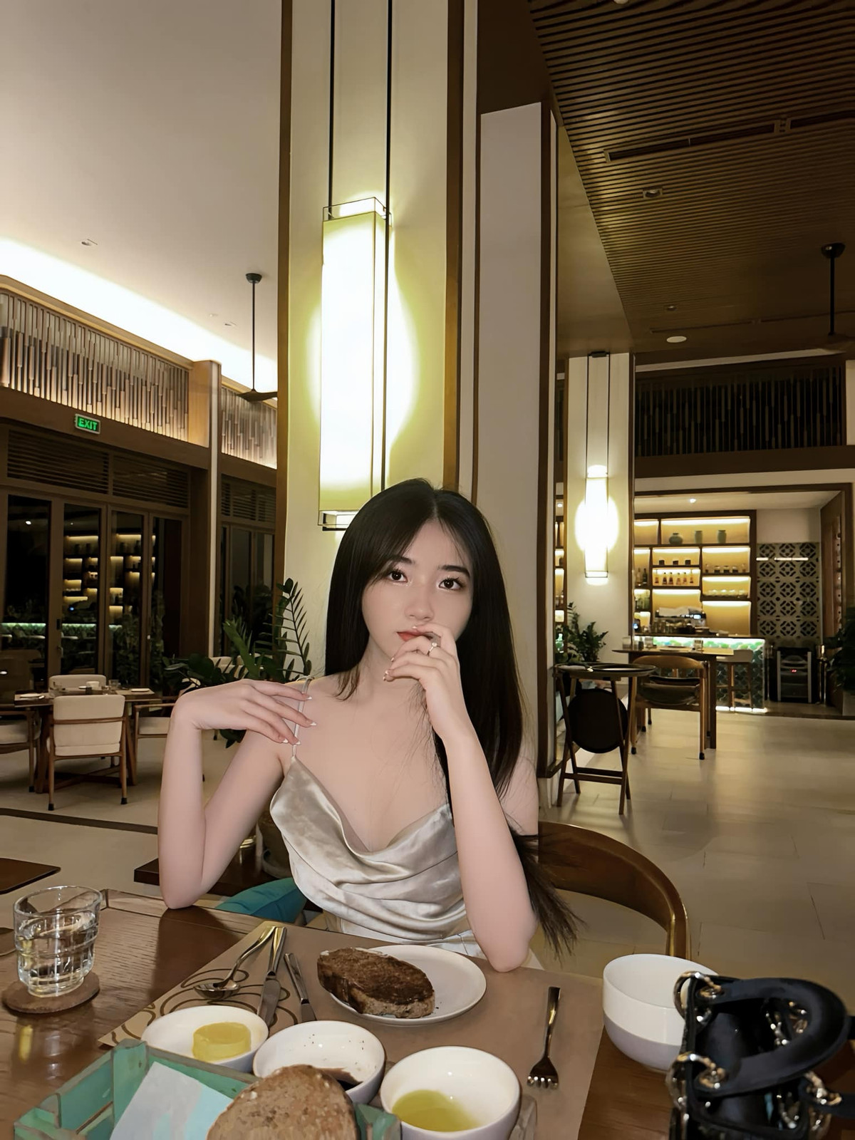 Tuấn Tài chỉ đăng tải hình ảnh bạn gái để ngầm khẳng định “hoa đã có chủ” chứ không viết thêm những dòng “caption” đi kèm.